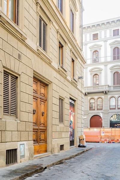Luxury 2 Bedroom Apartment with Hot Tub - Florence City Center