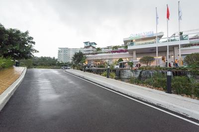 Garden view Apartment - 2 mins to beach