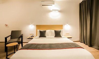 Fabhotel Royal Spark Inn