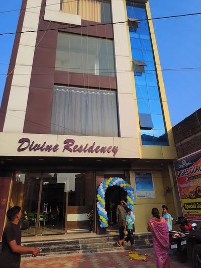 Hotel divine and restaurant