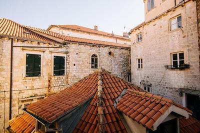 Illyria Old Town Apartment by DuHomes
