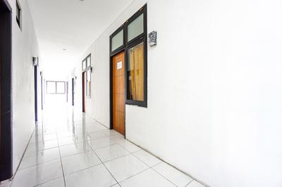 OYO 1693 Edward Residence Malalayang