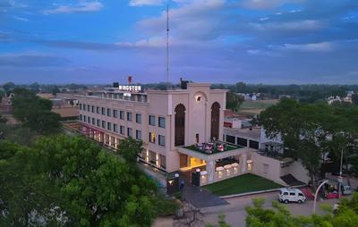Wingston A TreeHouse Hotel Barsana