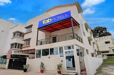 Fabhotel Sri Aditya Inn