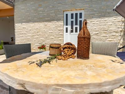 Beautiful Holiday Home in Lisicic