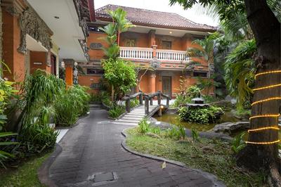 RedDoorz near Seminyak Beach