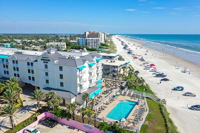 New Smyrna Beach Townhouse/flagler Ave/beach/walk Everywhere and Pet Friendly!