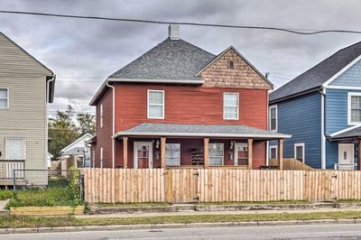 Chic Indianapolis Home w/ Yard Near Downtown!