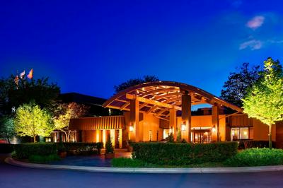 Sheraton Milwaukee Brookfield Hotel