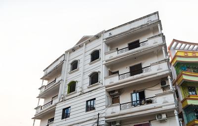 OYO 10471 Hotel Samrat Palace