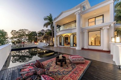 Miyue Shenzhen Tuscan Seascape Holiday