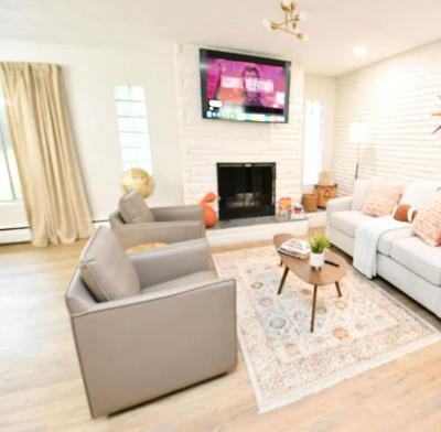 Mid Century Modern With Modern Touches 10 min Walk to Notre Dame 1831