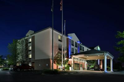Holiday Inn Express & Suites New Berlin by IHG