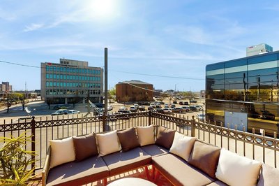 2BR Updated Dtwn Condo: Streaming, Patio, W & D