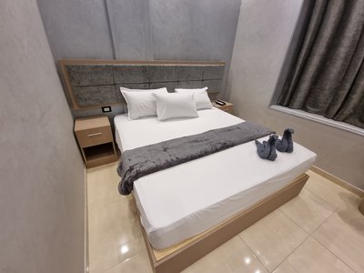 Cairo Plaza Manchester Hotel