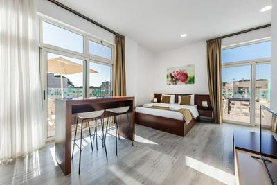 Stylish Studio With Spacious Balcony -trendafili