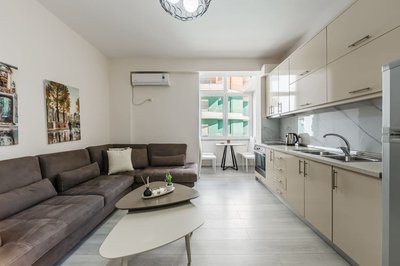 Beachfront Apartment - Near Beach City
