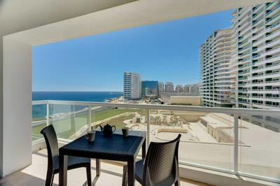 Modern Seaview Apartment With Amazing Ocean Views