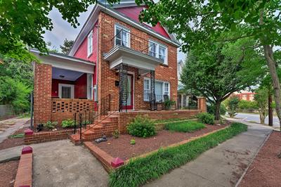 New Bern Home w/ Yard, Grill + Walkable Location