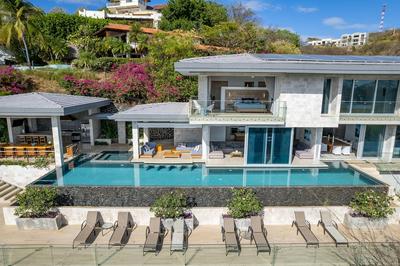 Luxury Villa: Hot Tub: Ocean Views: Fully Staffed