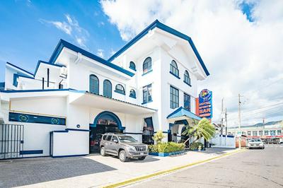 Oz Hotel & Sports Bar