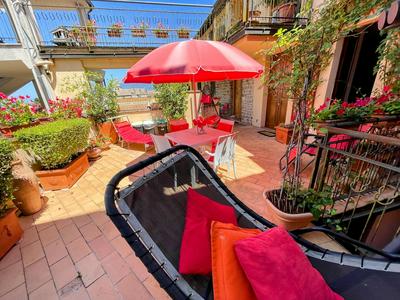 Spoleto Sunny apt - Car Unnecessary - Surrounded by Shops, Bars + Restaurents
