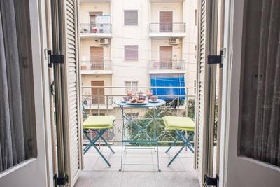 Sunny Flat w h Balcony and Homey Feel Near Metro