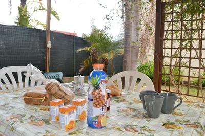 Charming Home On The Beach With Spacious Terraces & Garden - Pets Allowed