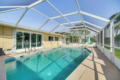 Centrally Located Cocoa Beach Haven: Walk to Shore