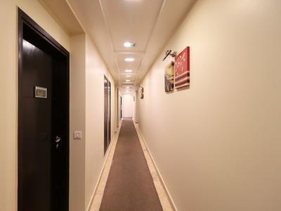 OYO 13783 The Claire