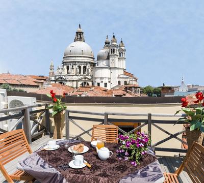 Accademia Charm 5 by Wonderful Italy