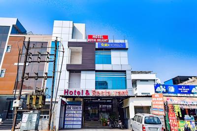 Fabhotel Royal Delight