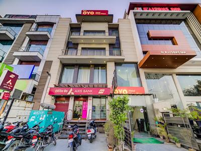 OYO 9553 Hotel Kings Plaza