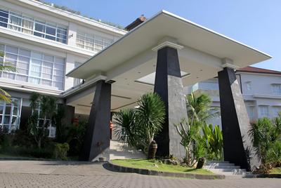 RedDoorz near Dreamland Beach Uluwatu