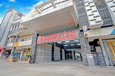 Dancenter Promenade Near Cihampelas Walk