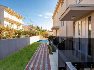 Gorgeous Home With Swimming Pool, Hot Tub & Sea View