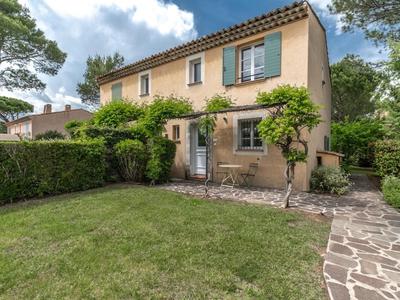 Terraced House in Domaine de Saint-endreol With Golf, SPA and Communal Pool
