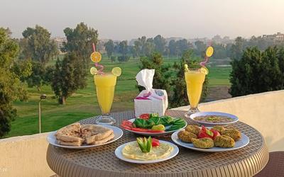 Crystal pyramids inn