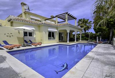 Exquisite Villa 50m To Beach
