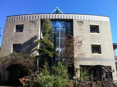 Resort Hotel Front Stage