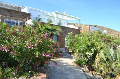 Villa Ioanna Greengrey- Vacation Houses for Rent Close to the Beach