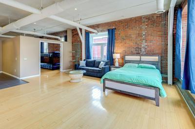 Prime Old Market Location: Walkable Omaha Condo!