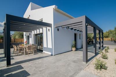 Kozakos Villa 2 With Private Swimming Pool