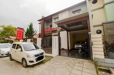 RedDoorz Syariah near Jam Gadang Bukittinggi 2