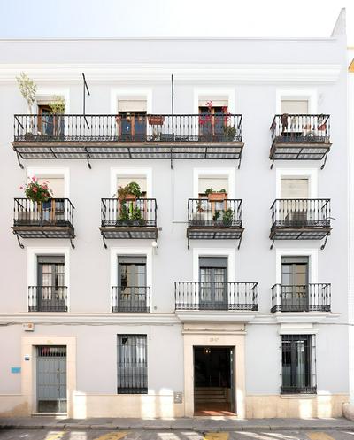 ELEVEN Apartments Real de la Carretería, by Homing U