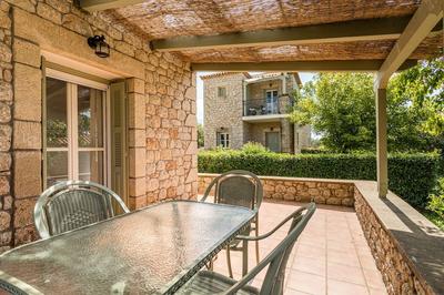 Lithos Stoupa Villas