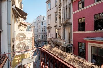 Chic Flat With Balcony 5 min to Taksim Sq