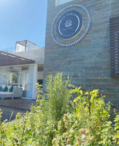 Hotel La Perla Domos