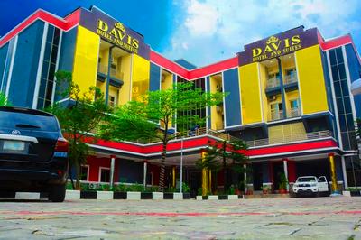 DAVIS HOTEL & SUITES