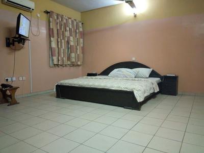 Hail Henrietta Hotel